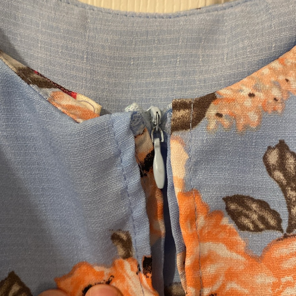 Floral, Summer, Cold-shoulder Romper - Picture 6 of 7